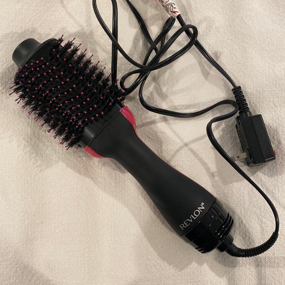 Revlon Salon One Step Hair Dryer and Volumizer Hot Air Brush in great condition